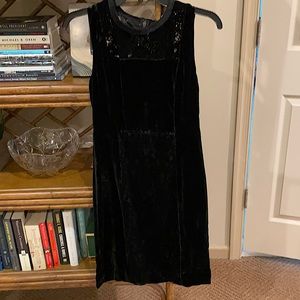 Size 2 black velvet and lace Elie Tahari cocktail dress. Never worn.